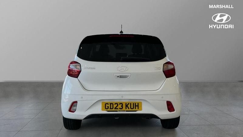 Used Hyundai i10 Premium 84 HP (61 kW) 2023 White Hatchback