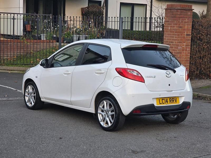 Used Mazda 2 102 HP (75 kW) 2014 White Hatchback