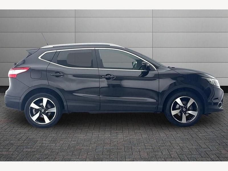 Used Nissan Qashqai N-Vision 130 HP (95 kW) 2017 Black SUV