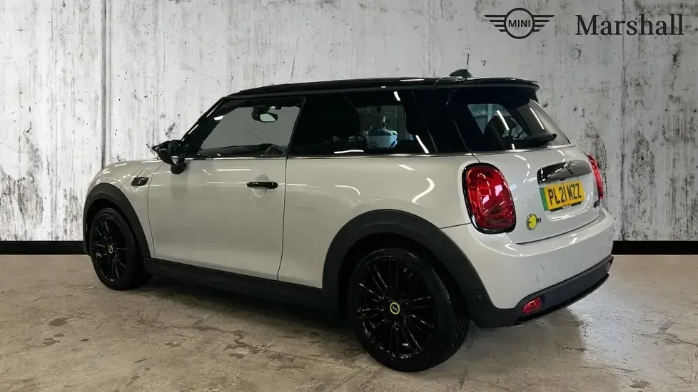 Used Mini Cooper S Level 2 135 kW (184 HP) 2021 White silver Hatchback