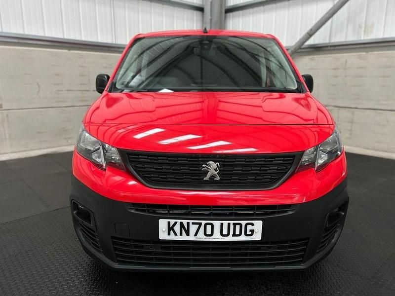 Used Peugeot Partner S 100 HP (73 kW) 2020 Red MPV