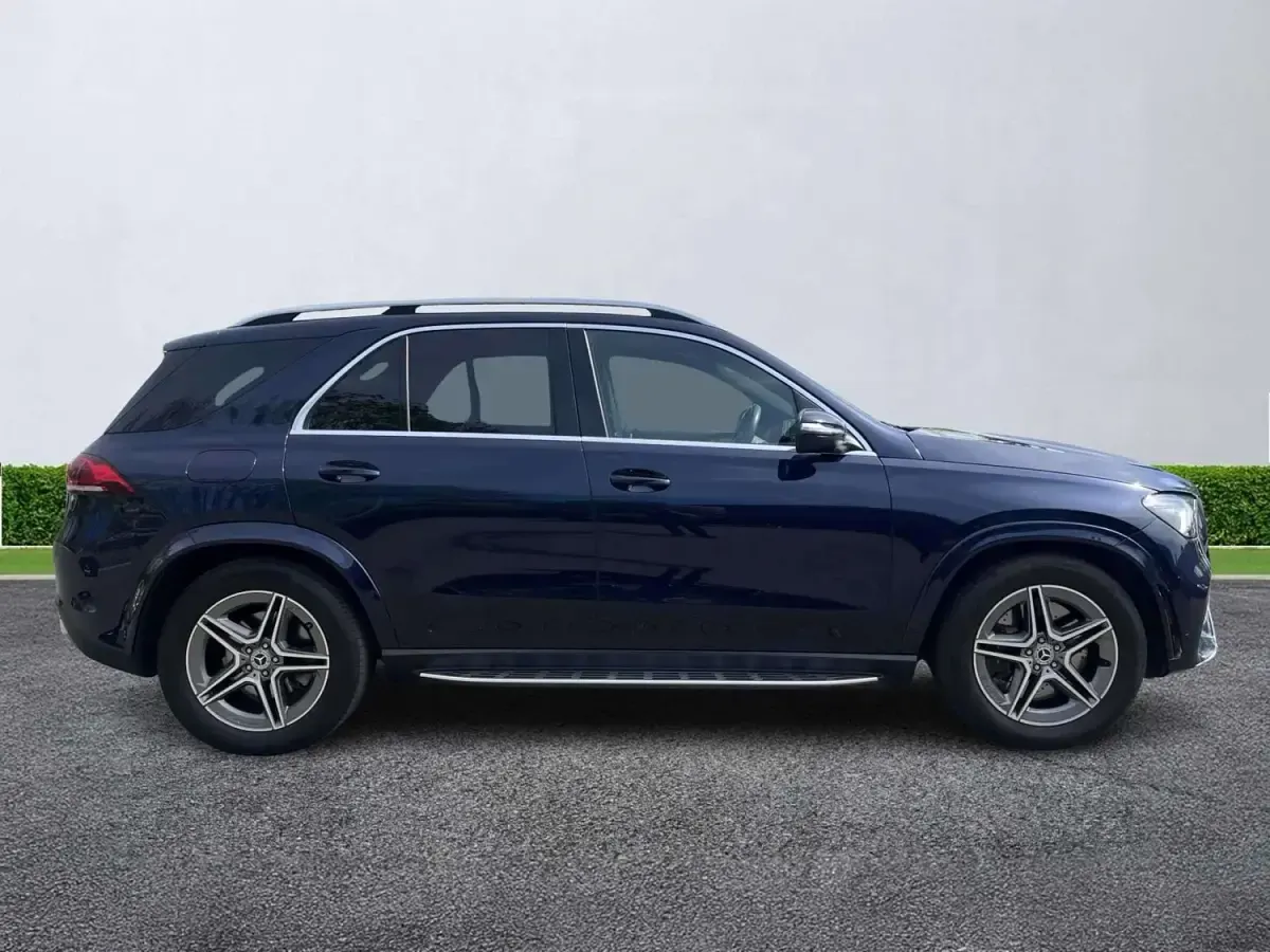 Usado Mercedes GLE350 AMG line 2022 Azul Familiar