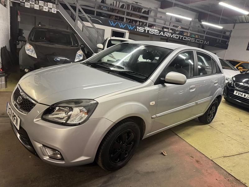 Used Kia Rio 109 HP (80 kW) 2011 Silver Hatchback