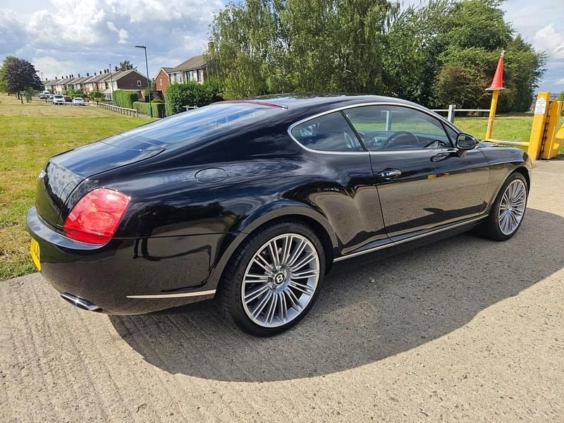 Używany Bentley Continental 600 KM (441 kW) 2008 Czarny Sedan/Limuzyna