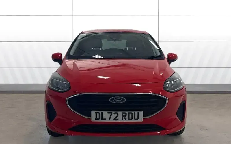 Usado Ford Fiesta Trend 101 CV (74 kW) 2022 Rojo Utilitario