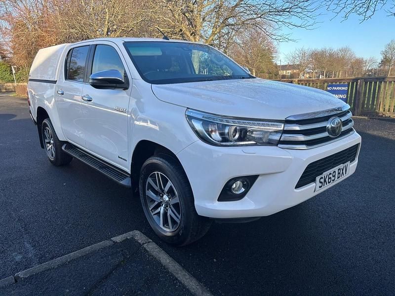 White Used 2019 Toyota HiLux Pickup | £15,995 (Expensive) - Image 1/4