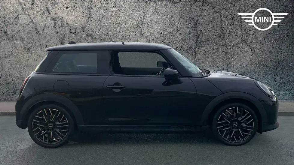 Used Mini Cooper Hatch 113 kW (154 HP) 2025 Black Hatchback