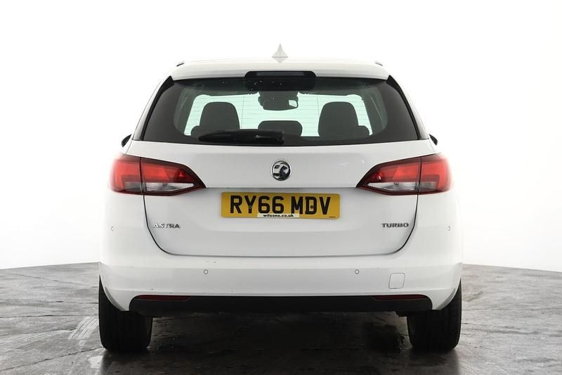 Used Vauxhall Astra SRi 2016 White Estate