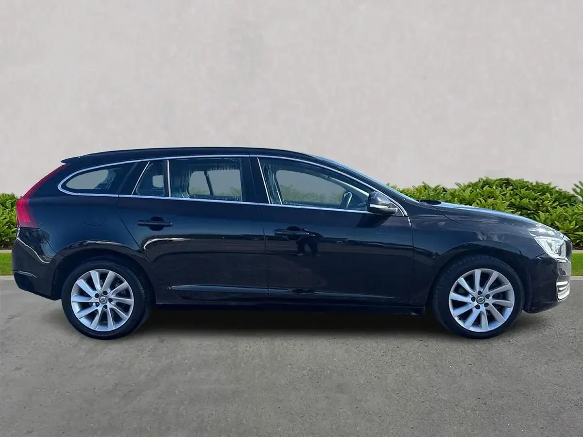 Used Volvo V60 SE 120 HP (88 kW) 2017 Black Estate