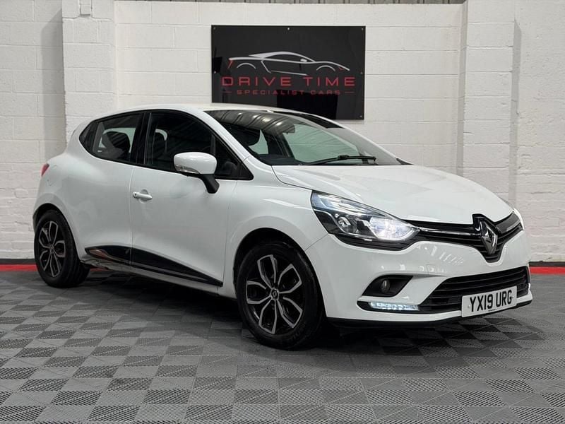 Used Renault Clio IV Play 2019 White Hatchback