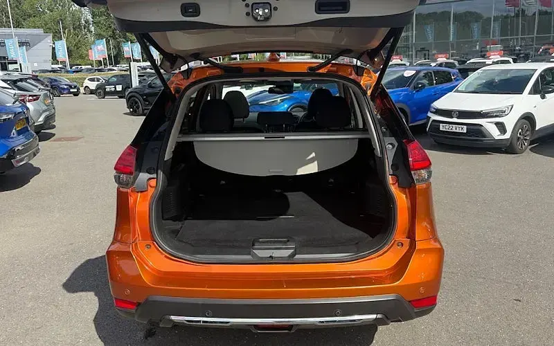 Used Nissan X-Trail N-Connecta 163 HP (119 kW) 2017 Orange SUV