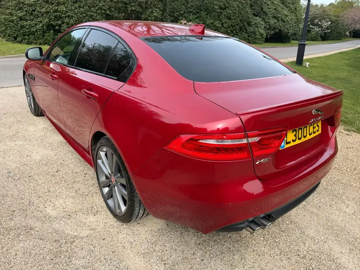 Usado Jaguar XE R-Sport 2018 Vermelho Sedan