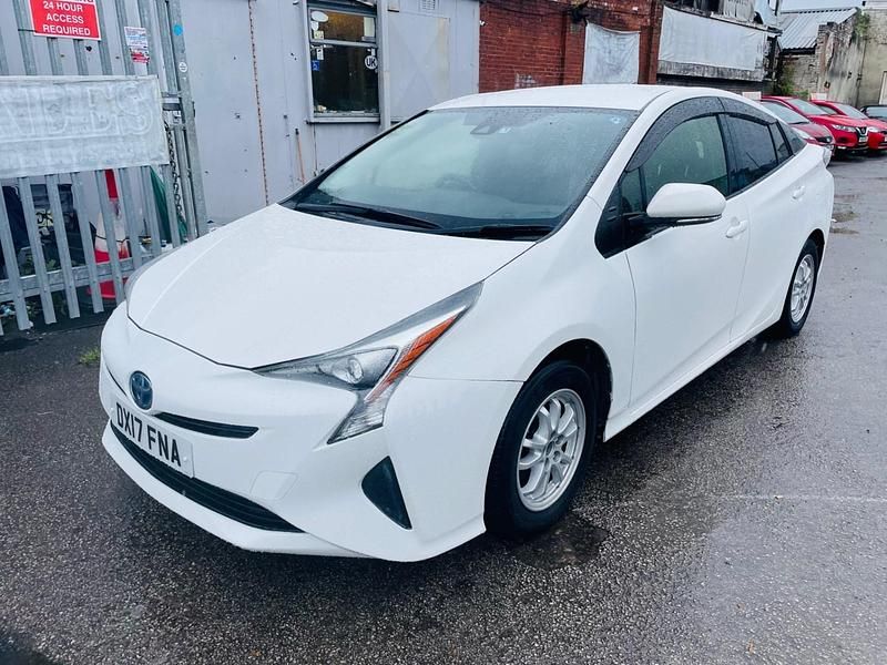 Used Toyota Prius 2017 White Hatchback