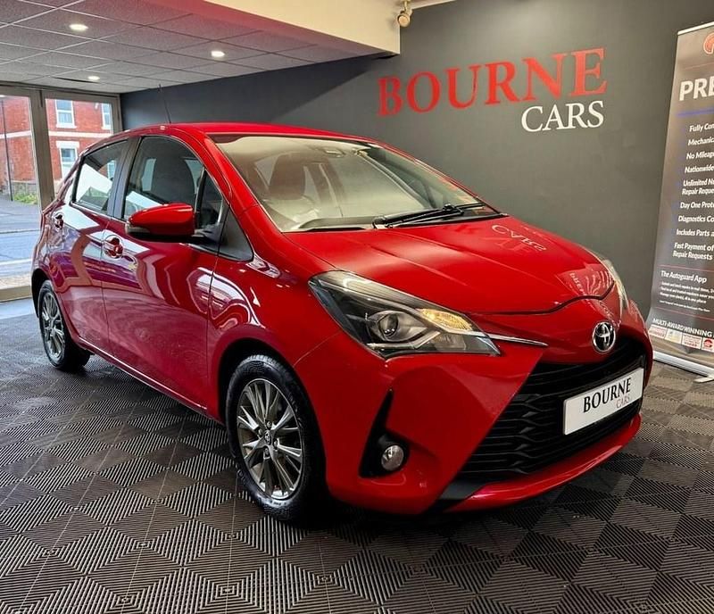 Used Toyota Yaris 72 HP (52 kW) 2019 Red Hatchback