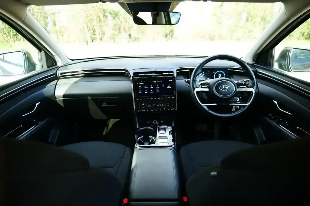 Usado Hyundai Tucson SE 230 CV (169 kW) 2021 Gris SUV