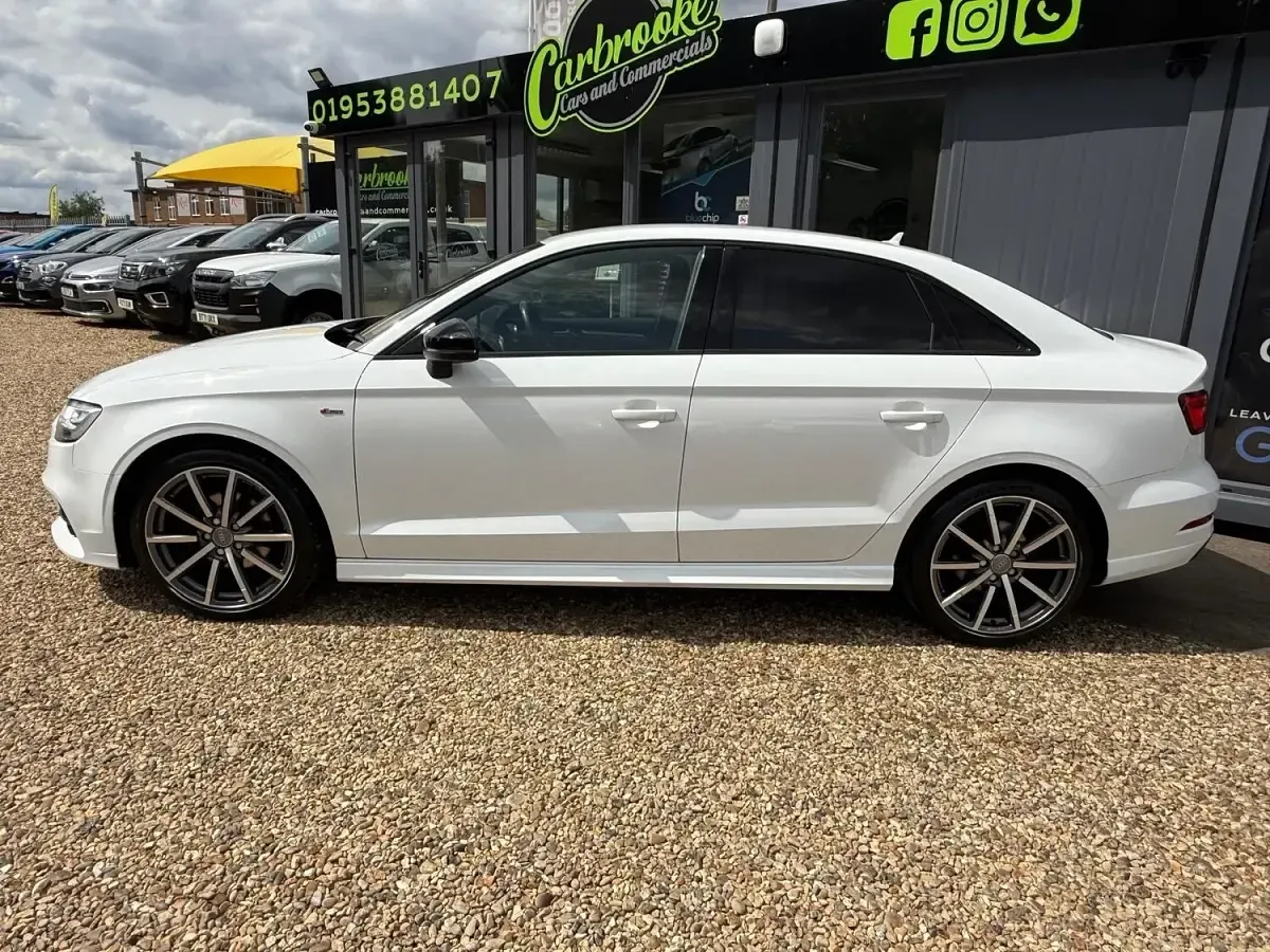 Używany Audi A3 Black Edition 116 KM (85 kW) 2017 Biały Sedan/Limuzyna
