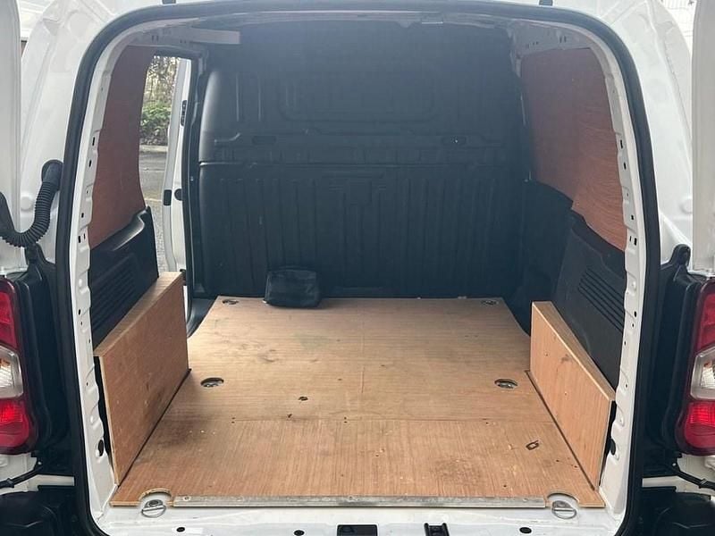 Used Fiat Doblò S 100 HP (73 kW) 2023 White MPV