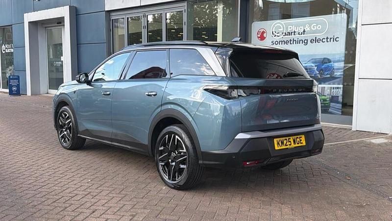 Second-hand Peugeot 5008 GT 134 CP (98 kW) 2025 Albastru SUV