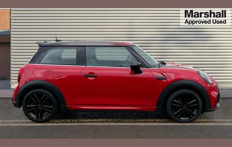Used Mini Cooper Sport 134 HP (98 kW) 2023 Red Hatchback