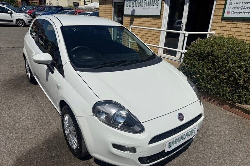 White Used 2015 Fiat Punto Easy Hatchback | £3,995 (Fair price) - Image 1/1