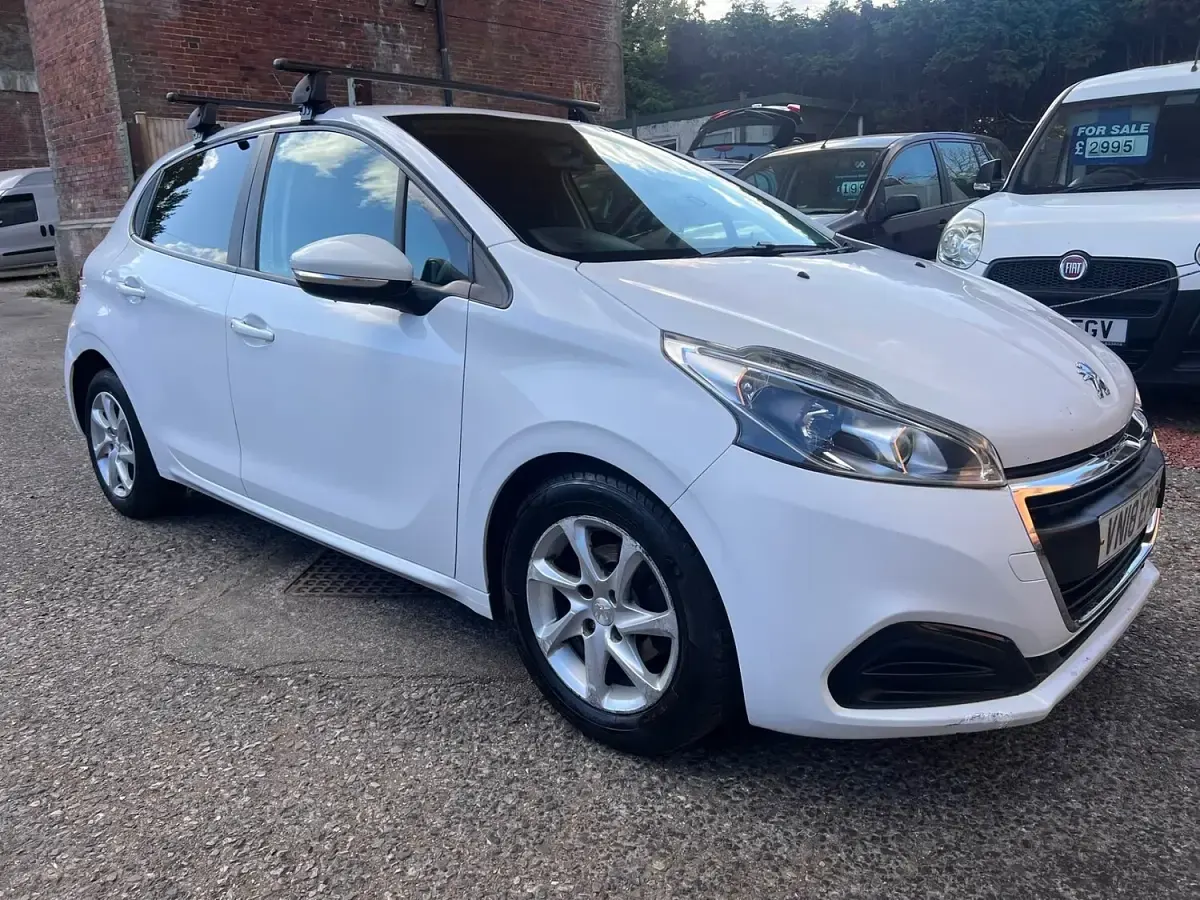 Used Peugeot 208 Active 2018 White Hatchback