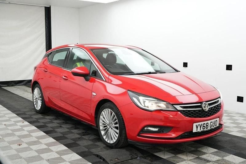 Used Vauxhall Astra Elite 105 HP (77 kW) 2018 Red Hatchback