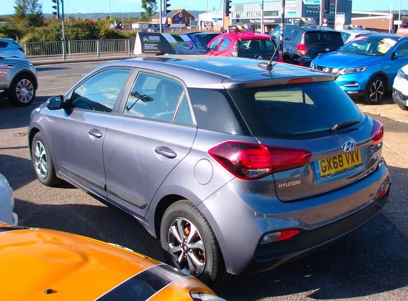 Used Hyundai i20 SE 100 HP (73 kW) 2018 Grey Hatchback