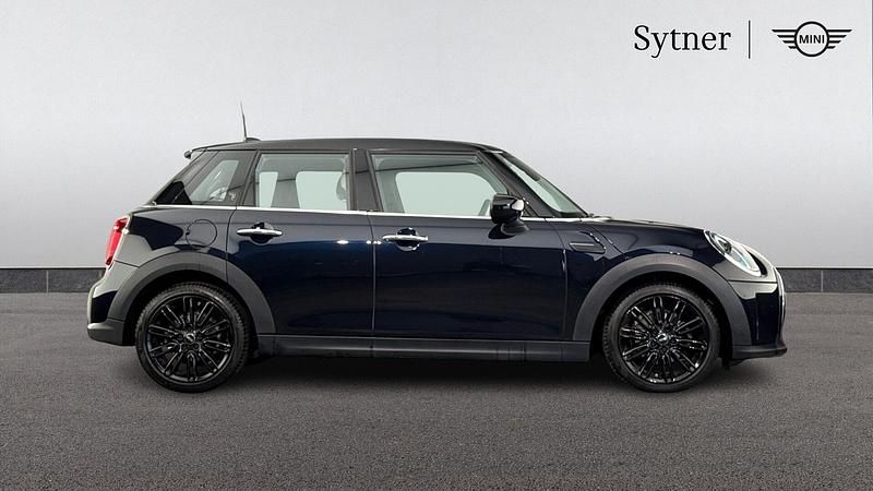 Begagnad Mini Cooper Exclusive 134 HK (98 kW) 2023 Svart Halvkombi