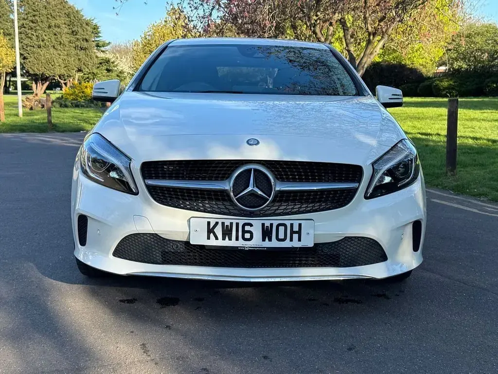 Begagnad Mercedes A200 Premium 136 HK (100 kW) 2016 Vit Halvkombi