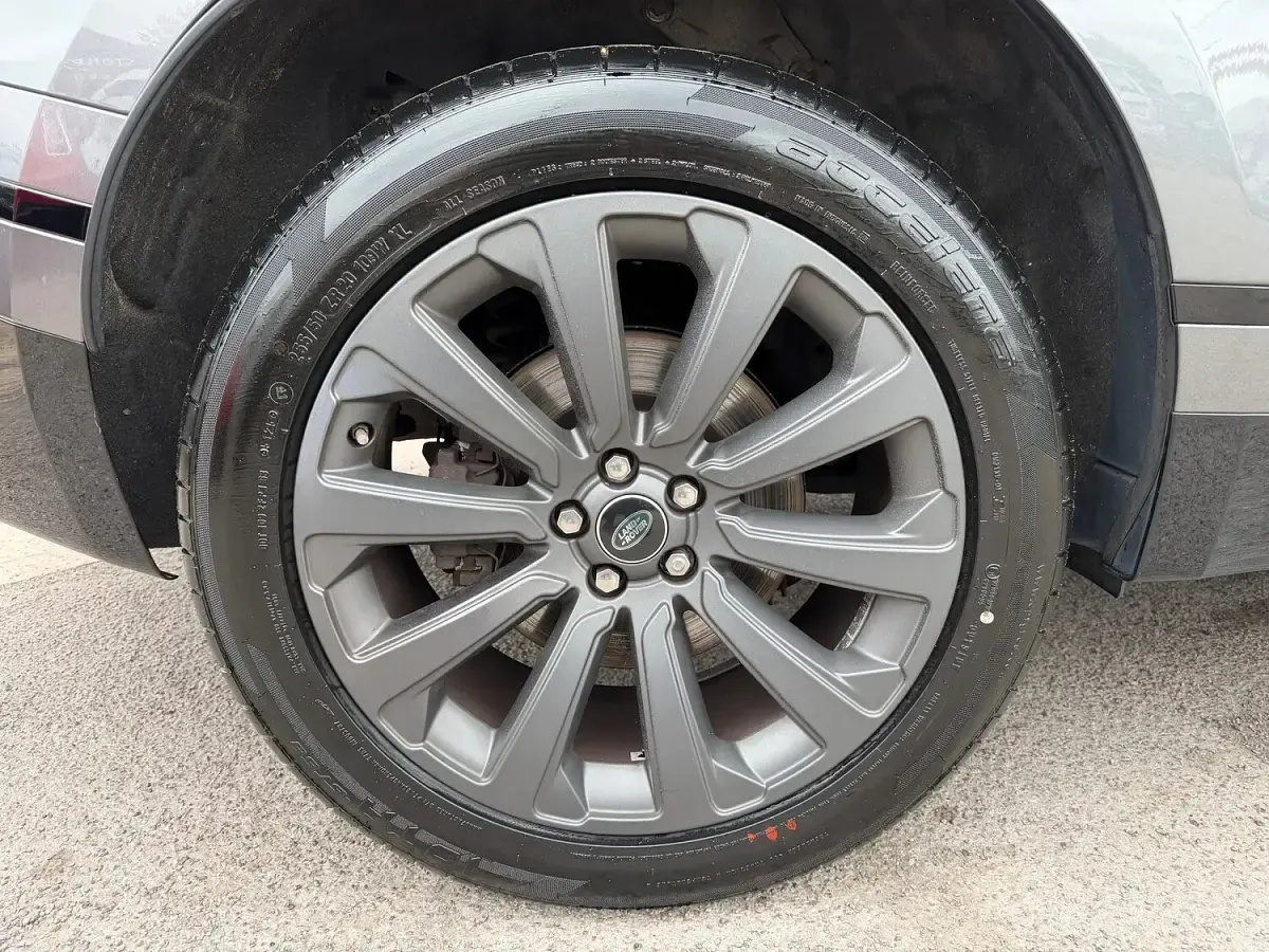 Used Land Rover Range Rover Velar SE Dynamic 180 HP (132 kW) 2019 Grey SUV