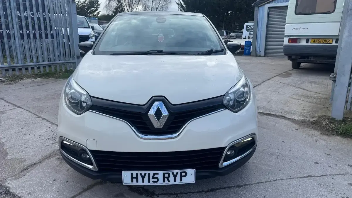 Used Renault Captur Dynamique 88 HP (64 kW) 2015 Cream/black SUV
