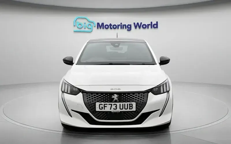 Used Peugeot 208 GT 102 HP (75 kW) 2023 White Hatchback