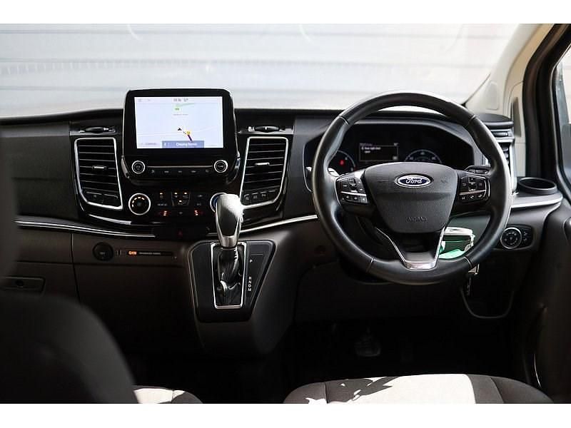 Begagnad Ford Tourneo Custom Titanium 2022 Vit Van