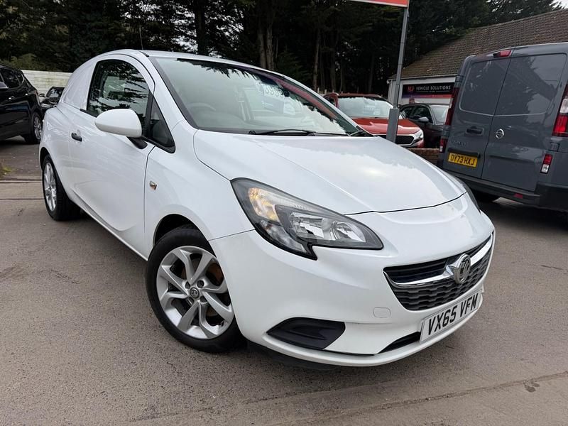 Used Vauxhall Corsa 74 HP (54 kW) 2015 White Hatchback