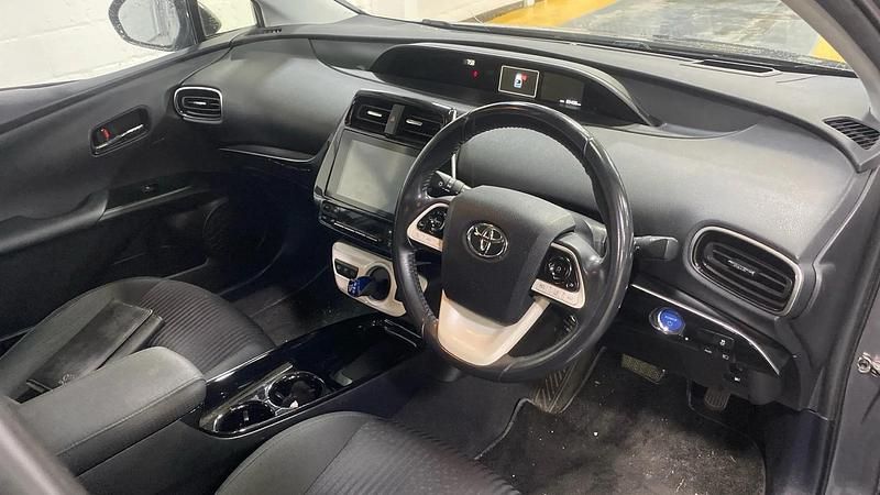 Used Toyota Prius Business Edition 122 HP (89 kW) 2018 Grey Hatchback
