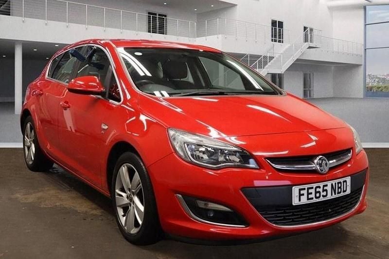Used Vauxhall Astra SRi 140 HP (102 kW) 2015 Red Hatchback