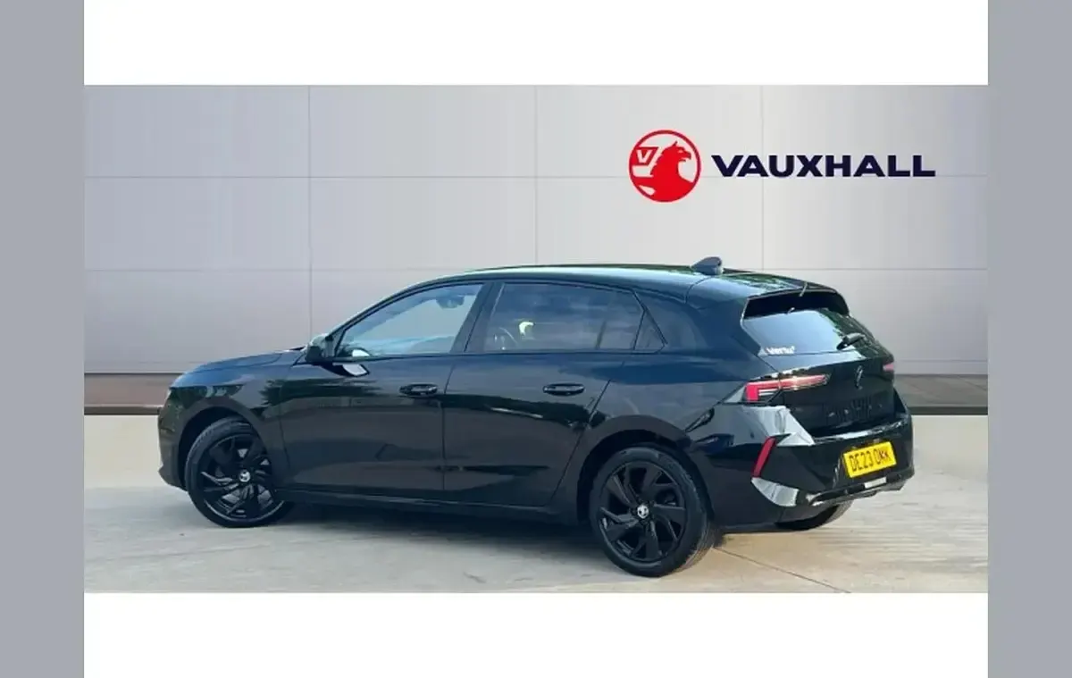 Second-hand Vauxhall Astra 130 CP (95 kW) 2023 Negru Hatchback
