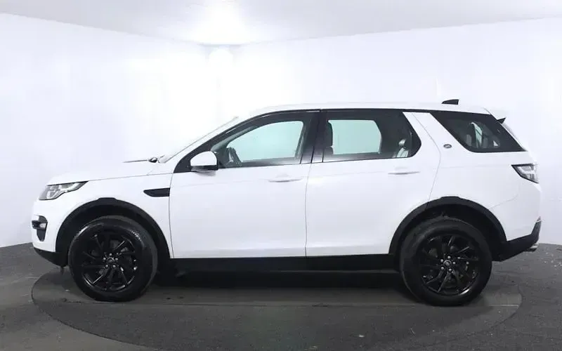 Used Land Rover Discovery 5 SE 180 HP (132 kW) 2018 White SUV