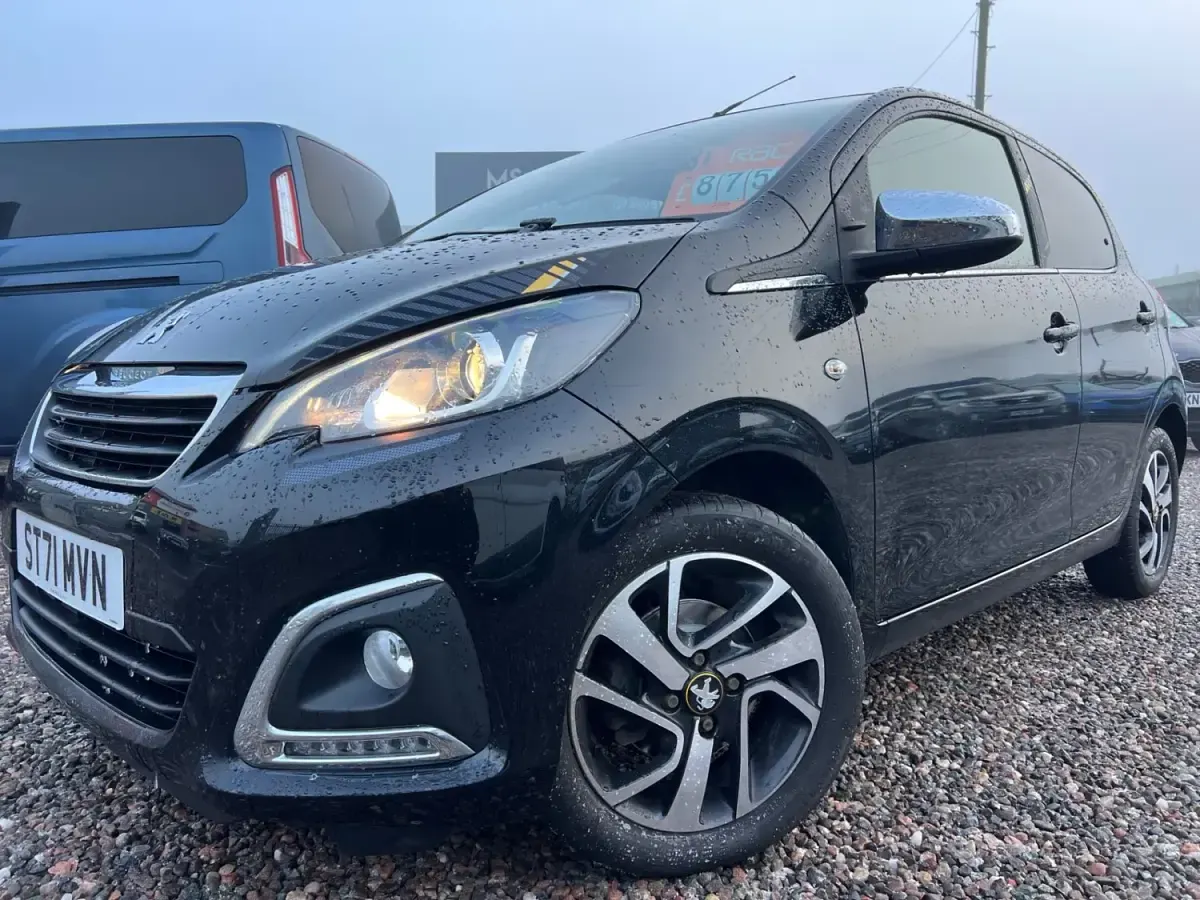 Begagnad Peugeot 108 Collection 2021 Svart Halvkombi