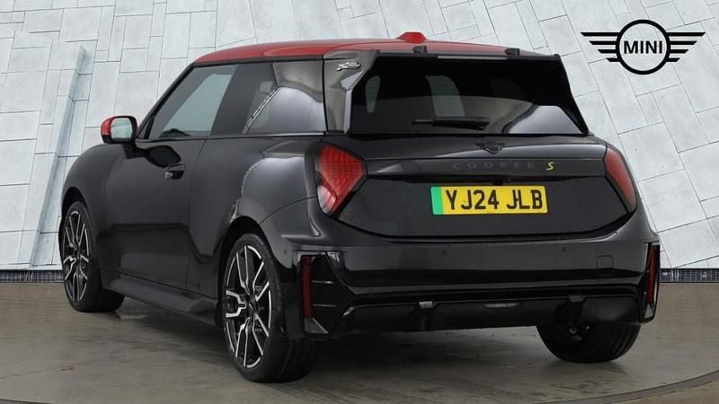 Used Mini Cooper SE Hatch 158 kW (215 HP) 2024 Black Hatchback