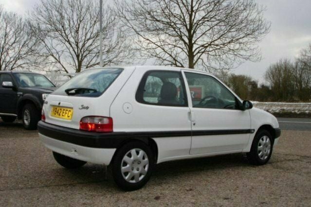 Begagnad Citroën Saxo 2001 Halvkombi