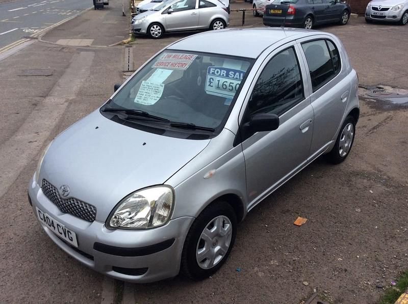 Used Toyota Yaris T3 65 HP (47 kW) 2004 Silver Hatchback
