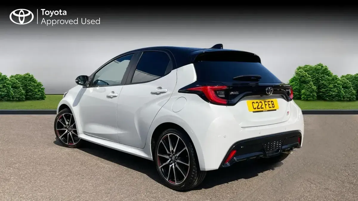 Used Toyota Yaris Sport 130 HP (95 kW) 2024 Ash grey bitone Hatchback