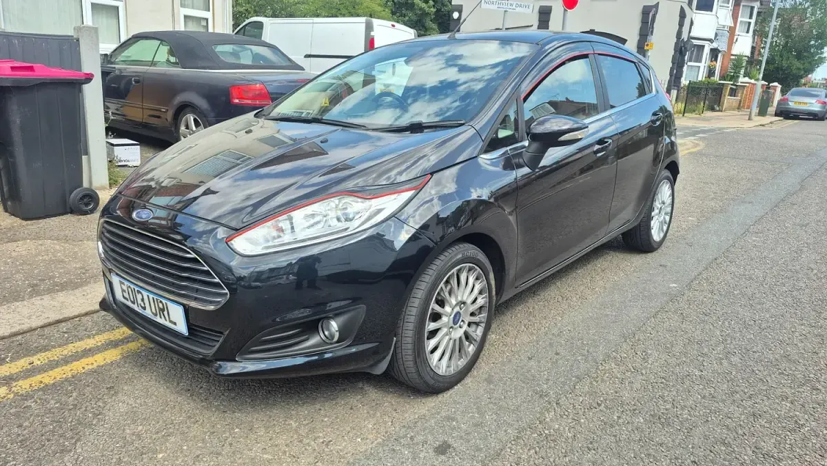 Used Ford Fiesta Titanium 125 HP (91 kW) 2013 Black Hatchback