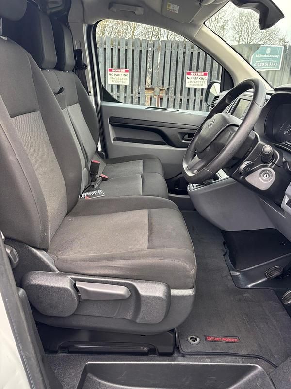 Używany Citroën Dispatch 2022 Biały Minivan