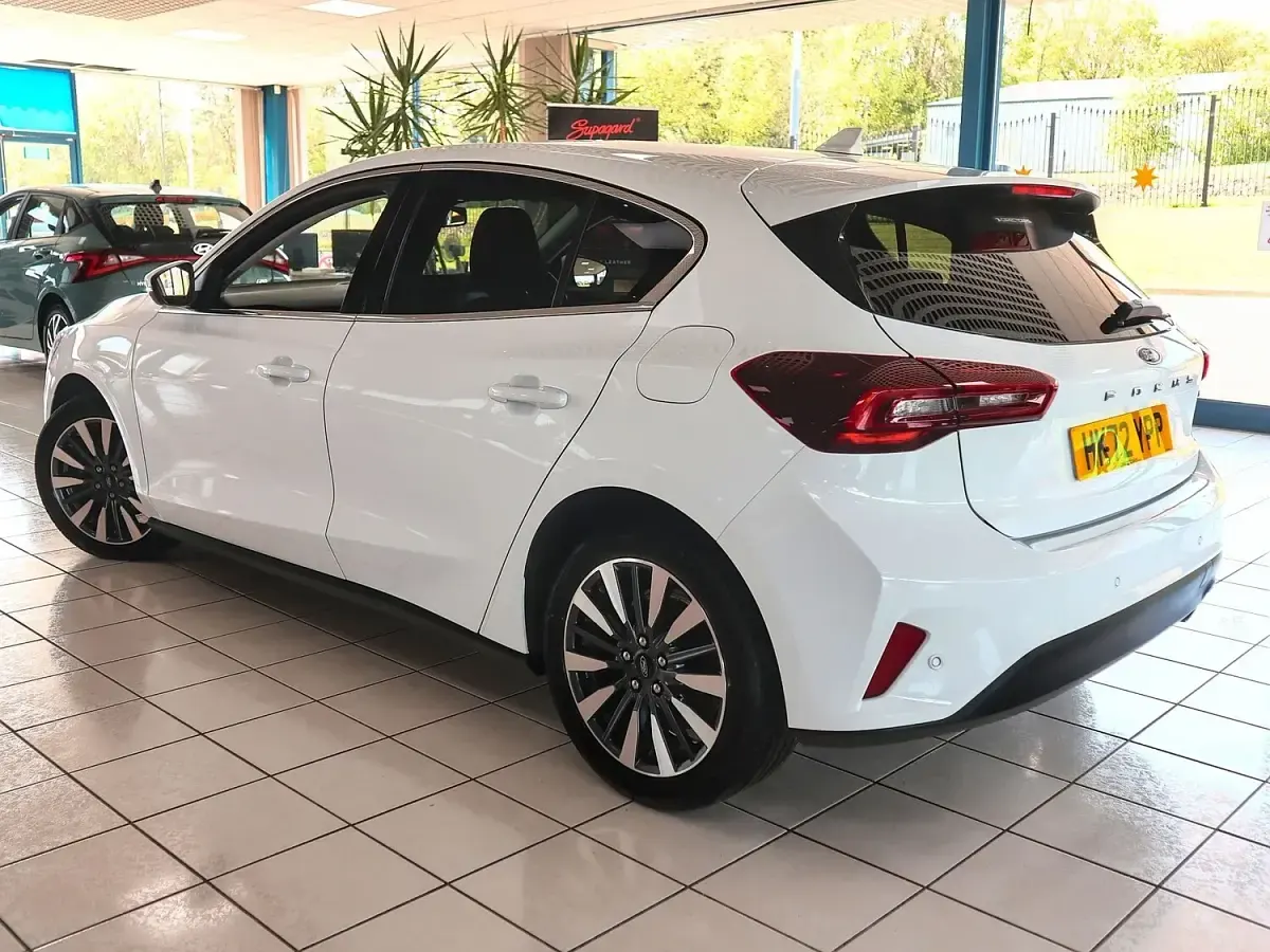 Used Ford Focus Titanium 125 HP (91 kW) 2023 White Hatchback