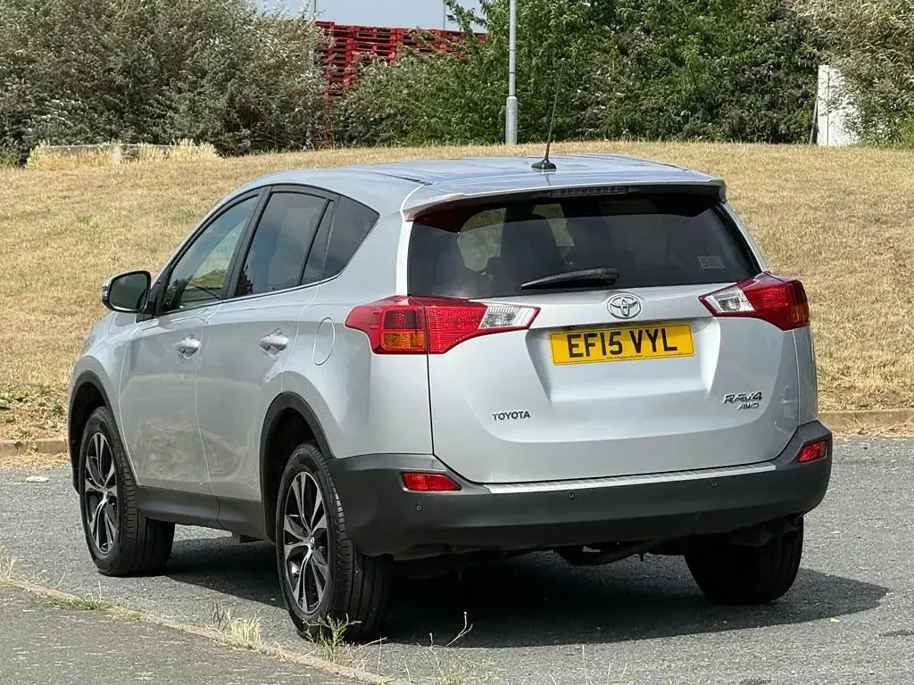 Used Toyota RAV4 Multidrive S 151 HP (111 kW) 2015 Silver SUV