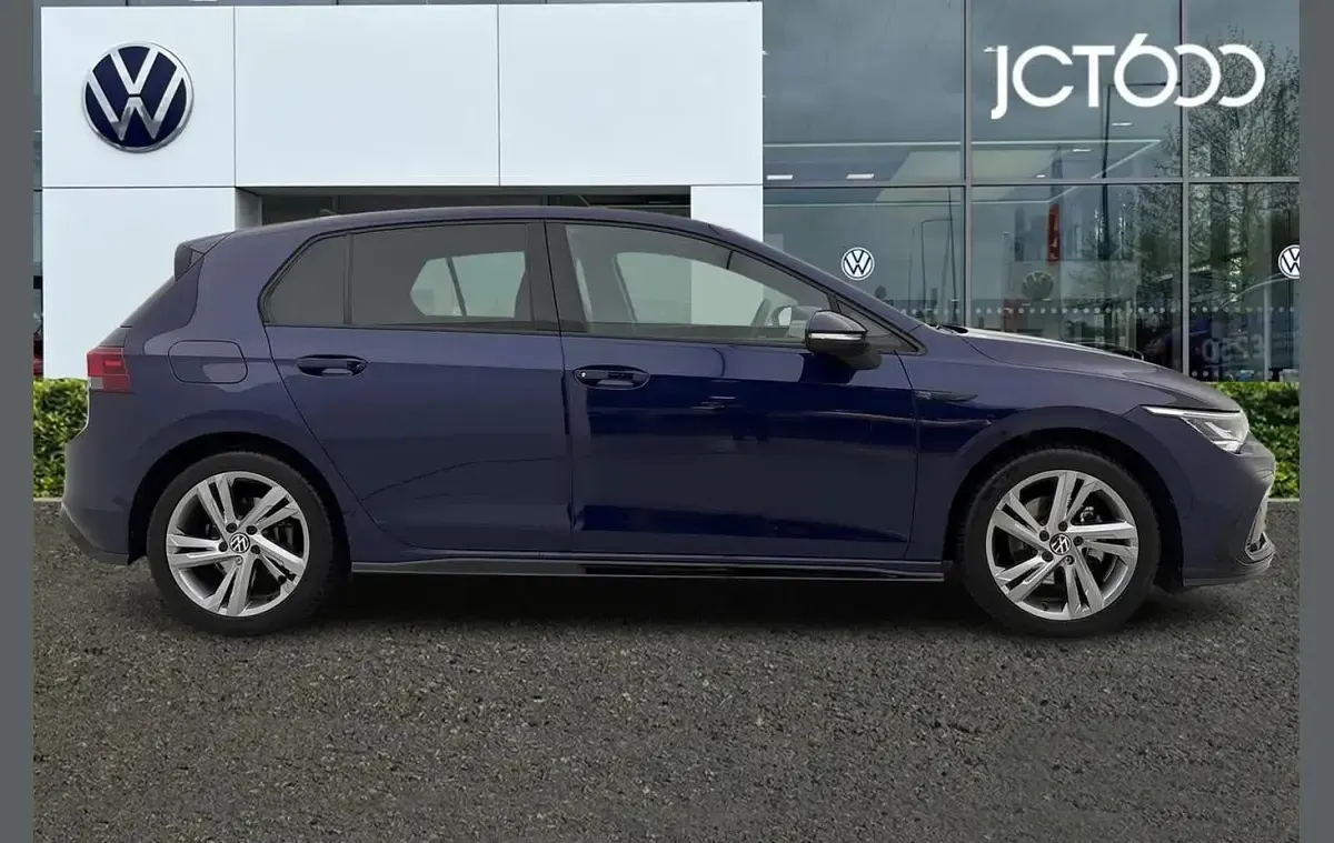 Used VW Golf VIII R-line 150 HP (110 kW) 2024 Blue Hatchback