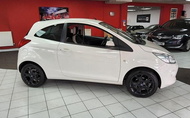 Used Ford Ka Zetec 69 HP (50 kW) 2016 White Hatchback