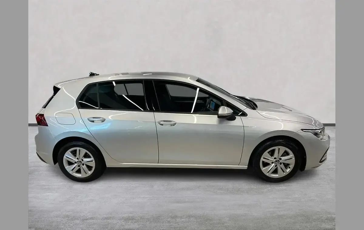 Used VW Golf VIII Life 147 HP (108 kW) 2021 Silver Hatchback